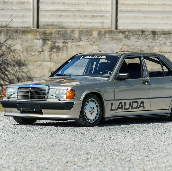Mercedes de course de Lauda à vendre
